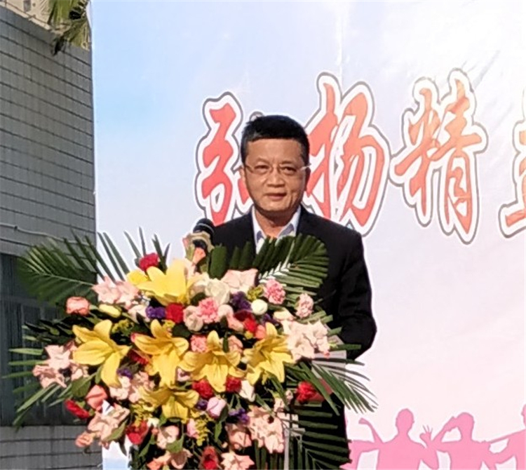 圖為梁軍同志作動(dòng)員講話。